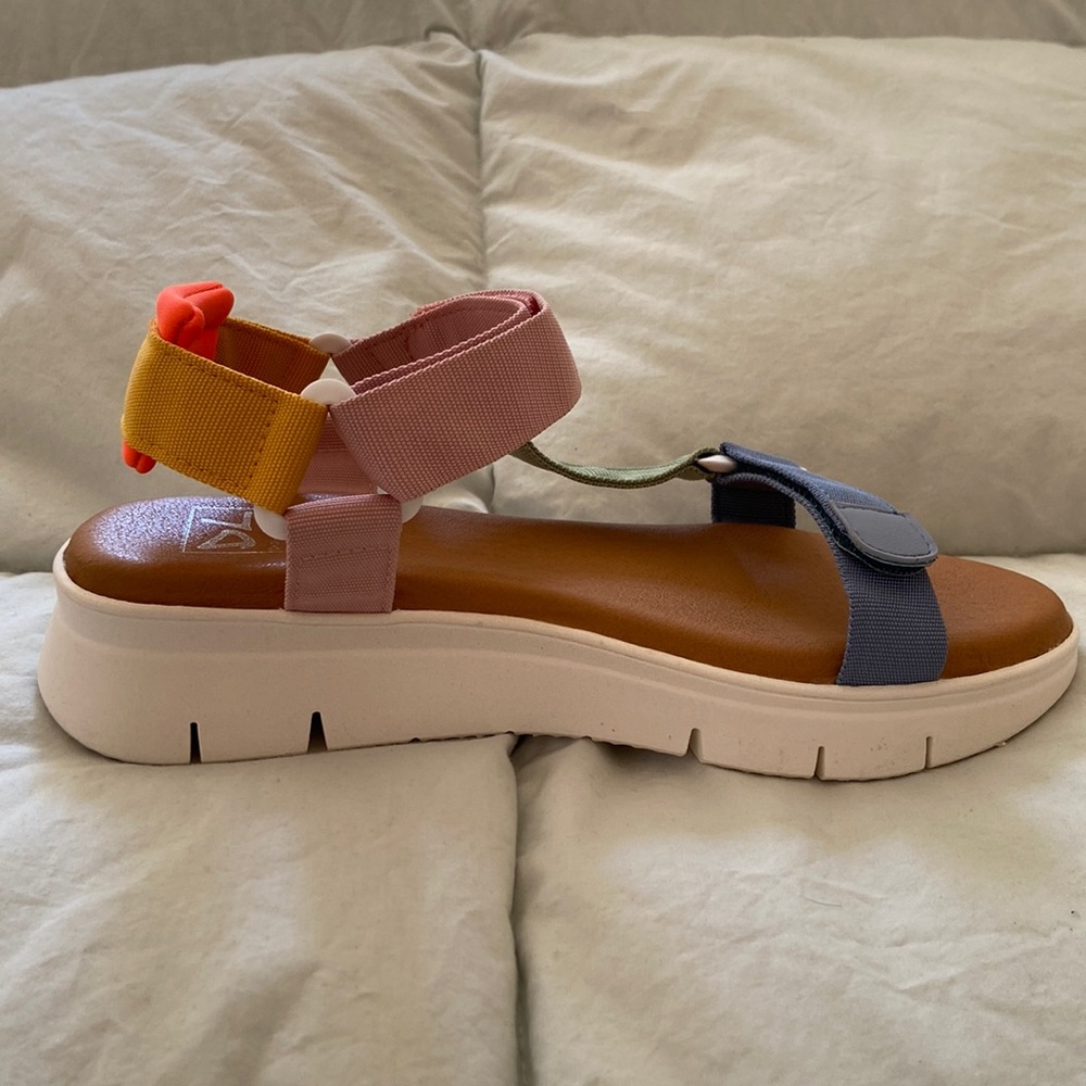 Dirty Laundry multi color sandals